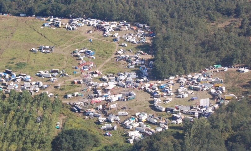 Sul camper del rave party un borsone con la droga
